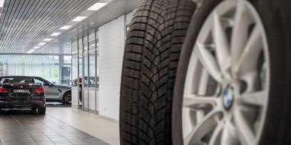 Autoreifen für ein Fahrzeug der Marke BMW